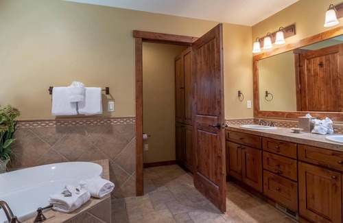 Tamarack Cottage | Ski In/Ski Out Cottage | Private Hot Tub