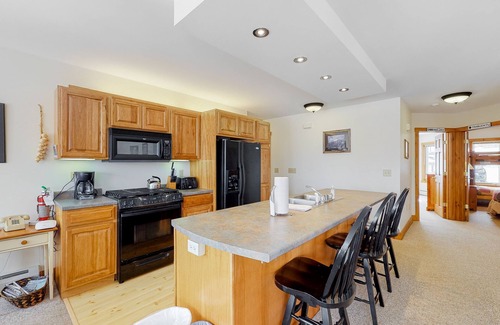 North Troy Condo | Ski-in/ski-out Dual-condo getaway w/mountain views, fireplace