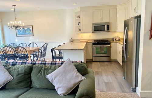 North Troy House | Ski in Ski out - fantastic location on Raccoon Run