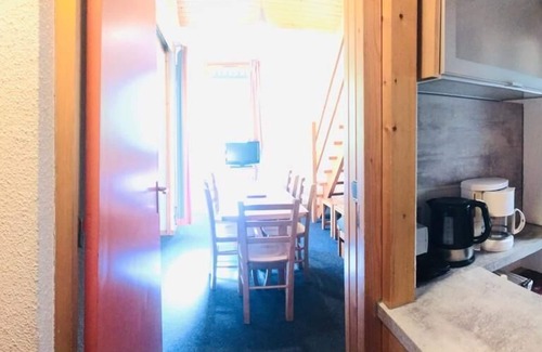 Montalbert Apartment | Ski-in/ski-out & foot of the slopes, 3rd floor, view ski slopes, balcony, tv, ski locker, 40m²