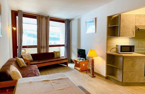 Villard-de-Lans Apartment | Ski-in/ski-out & foot of the slopes, 9th floor, balcony, parking, 64m², Villard de Lans