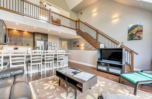 Old Town House | Ski-In/Ski-Out Gemini Lift Access! Home w/Hot Tub
