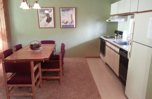 White Condo | Ski- In, Ski- Out, Ground Floor, Wi-Fi , lounge with hot tub, sauna & fireplace