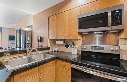 Purgatory House | Ski-in Ski-out, Hot Tub & Sauna, Cozy Condo!
