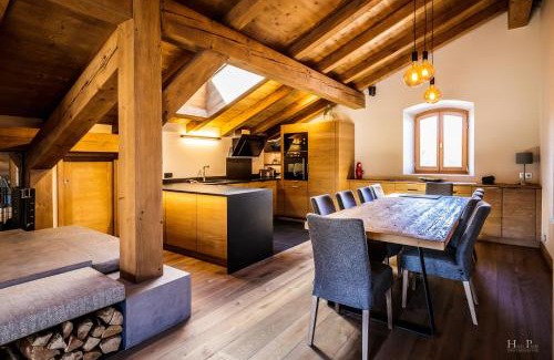 Demi-Quartier Apartment | Ski in ski out Le Moulin charming duplex just 50 m from Princesse gondola Megève