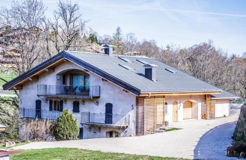 Demi-Quartier Apartment | Ski in ski out Le Moulin charming duplex just 50 m from Princesse gondola Megève
