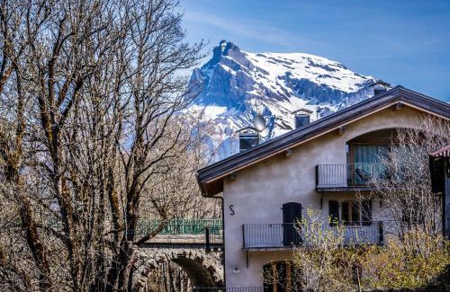 Demi-Quartier Apartment | Ski in ski out Le Moulin charming duplex just 50 m from Princesse gondola Megève