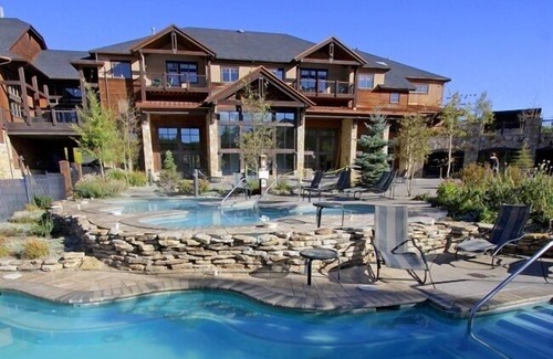 Four O'Clock Condo | Ski-in/Ski-Out! *Luxury Studio at Grand Timber Lodge*