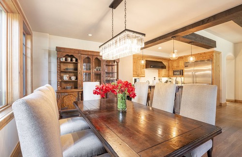 Empire Pass Condo | Ski-in/Ski-out, Luxury Amenities, Workout Rooms - Steps from the Slopes!