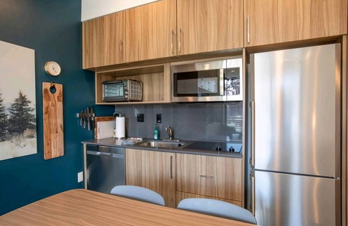 Park City Condo | Ski-in/Ski-out Modern 1 bedroom- Pool, Hot Tub, Gym