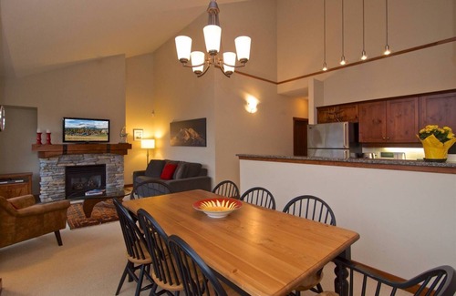 Nordic Estates House | Ski in/Ski out Mountain Views! Spectacular VIEWS, 3 level executive townhouse, FREE parking