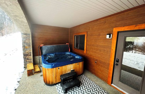 East Kootenay Condo | Ski-In/Ski-Out Paradise:The ultimate ski vacation in this luxurious condo with Pvt Hot Tub-Sleeps 11