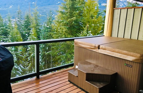 Nordic Estates House | Ski-In/Ski-Out -Private Hottub-Townhouse