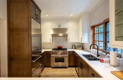 Nordic Estates Apartment | Ski in/Ski out | Private hot tub | BBQ | Parking