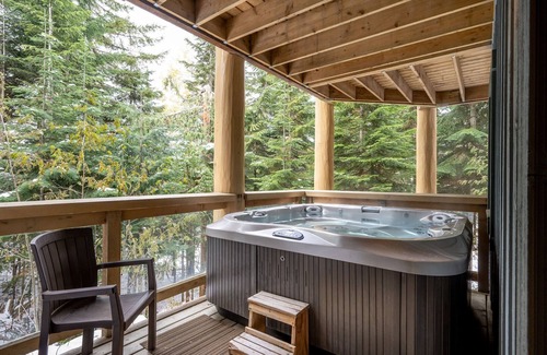 Nordic Estates Apartment | Ski in/Ski out | Private hot tub | BBQ | Parking