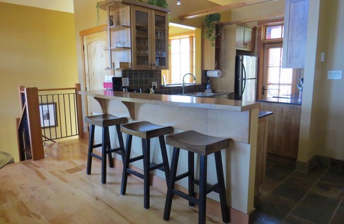 Golden House | Ski-In Ski-Out, Private Hot Tub, Spacious End Unit, Panoramic View