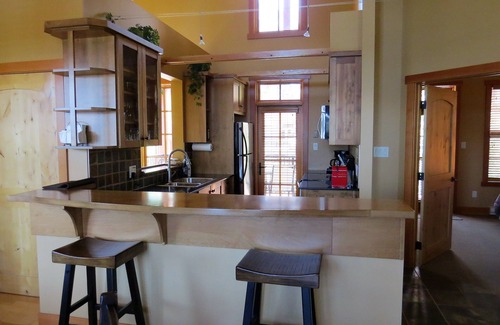 Golden House | Ski-In Ski-Out, Private Hot Tub, Spacious End Unit, Panoramic View
