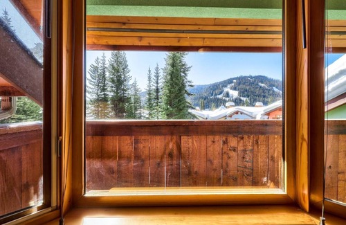 Sun Peaks Condo | Ski-in|Ski-out, Renovated 1 king bedroom, 2 bath, private hot tub in Snow Creek