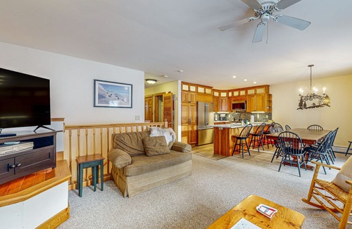 North Troy Condo | Ski-in/ski-out resort condo with fireplace, waterpark, & golf