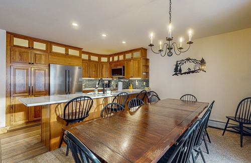 North Troy Condo | Ski-in/ski-out resort condo with fireplace, waterpark, & golf