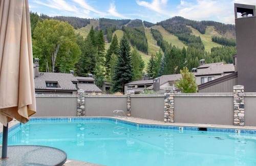 Warm Springs Condo | Ski-In/Ski-Out Splendor: Walk to the Lift