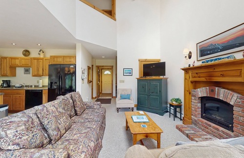 North Troy House | Ski-in/ski-out townhome with great views & deluxe resort amenities