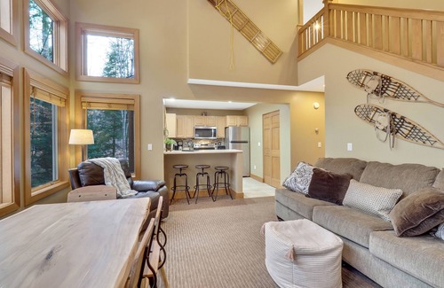 Boyne Falls Condo | Ski in/Ski out | Upper Level | Disciples 8 Chairlift | Sleeps 10 | Fireplace