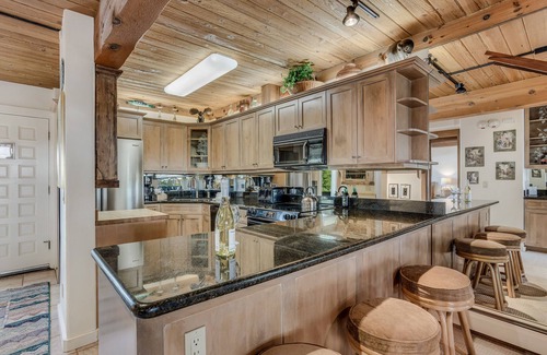 Snowmass Village Condo | 🏔️Ski-In, Ski-Out Condo~Hot Tub~Interlude 209🏔️