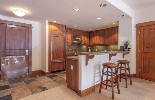 Truckee Condo | Ski-in/Ski-out Village at Northstar Residence! - 310 Iron Horse South
