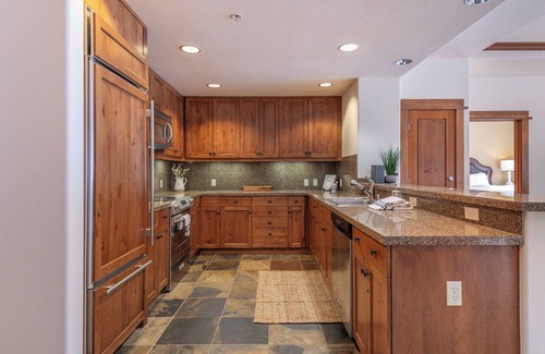 Truckee Condo | Ski-in/Ski-out Village at Northstar Residence! - 310 Iron Horse South