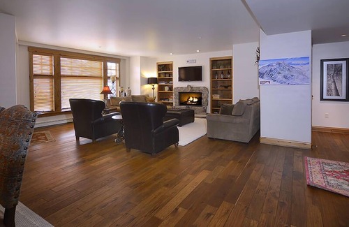 Crested Butte Condo | Ski In/Ski Out WestWall Lodge Luxury Mountain Accommodation A302