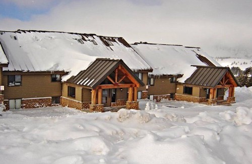 Powder Ridge Village Condo | Ski In, Ski Out with 25 trails at Powder Ridge Village!