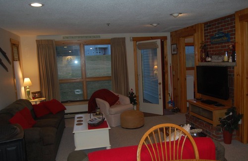 Carrabassett Valley Condo | Ski-In/Ski-Out Snowbrook 2 BR 2 BA Condo