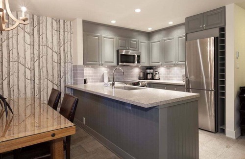 Blackcomb Apartment | Ski-in/walk-out | Private Hot Tub | Parking | BBQ