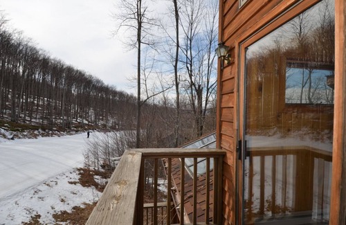 Northface House | Ski Inn - 388 Brookside Road Ski Inn - Great Access to Local Hiking Trails, Hot Tub, Pet Friendly