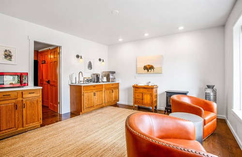 Salida House | Ski Lodge: Ski Rental near Monarch Mountain. Ideal for large groups, bachelor parties, corporate retreats