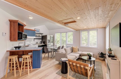Mont-Tremblant Pedestrian Village Apartment | Ski'm On It Lodge - Pied de la montagne