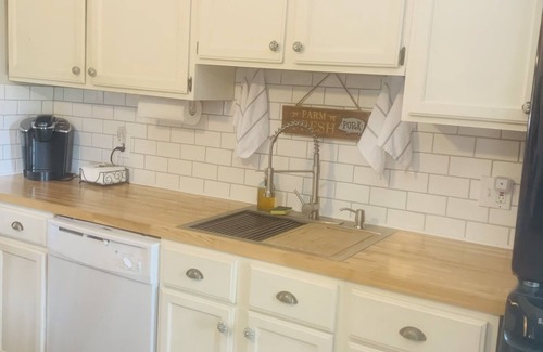 Henniker Apartment | Ski Minutes Away & Pool Onsite