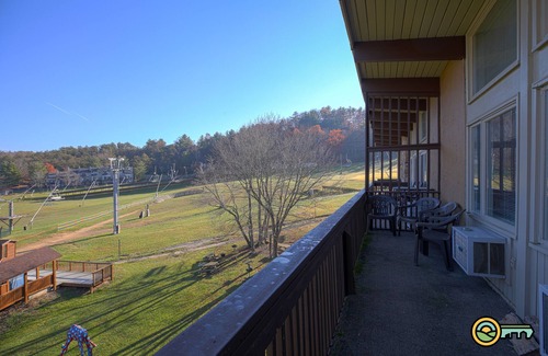 Mount Jackson Condo | Ski/MTB/Golf Condo (#133) - Slope side | Slope & Resort valley views | Vaulted ceilings!