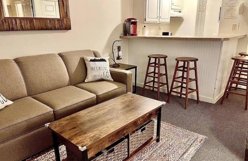 Hancock Apartment | Ski On Off 1st Flr Suite Sleeps 4 Jiminy Peak New - Redone, Must See Country Inn