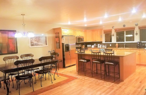 Cottonwood Heights House | Ski Retreat, Huge Kitchen, Hot Tub, Boot Dryer, Outdoor Grill