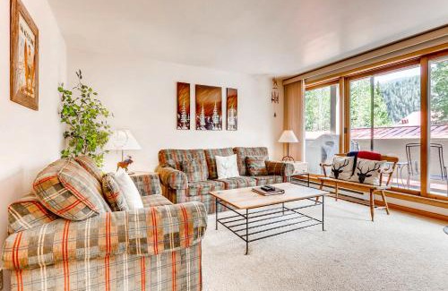 Mountain House Apartment | Ski Run Condominiums #108