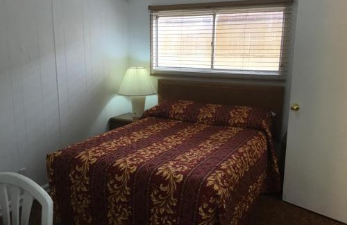 Great Falls Hotel | Ski's Western Motel
