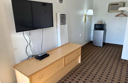 Great Falls Hotel | Ski's Western Motel