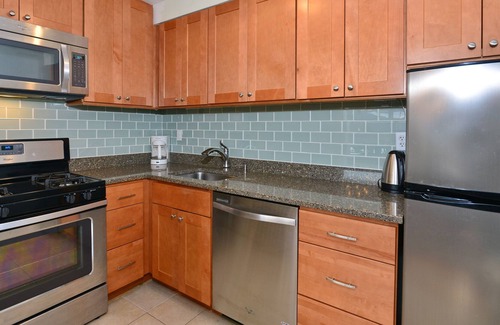 Manchester House | Ski Season dream: 2 bedroom/2 bath, fireplace, dogs welcome