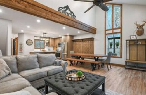 Tannersville House | Ski Side Getaway < 1 Mile From Mountain