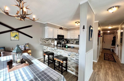 Banner Elk Condo | Ski-Snowboard-Tube-Sled-Pool-HotTub-Tennis-Pickleball