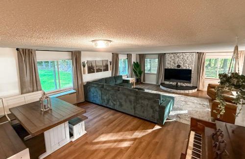 Bridgton House | Ski & Splash Retreat