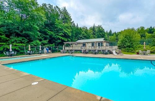 Bridgton House | Ski & Splash Retreat