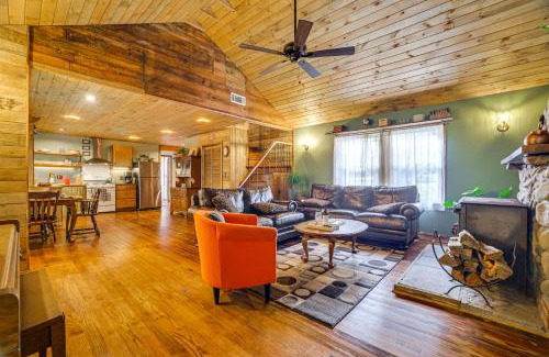 Pocono Pines House | Ski, Swim, Relax Old-Fashioned Poconos Getaway